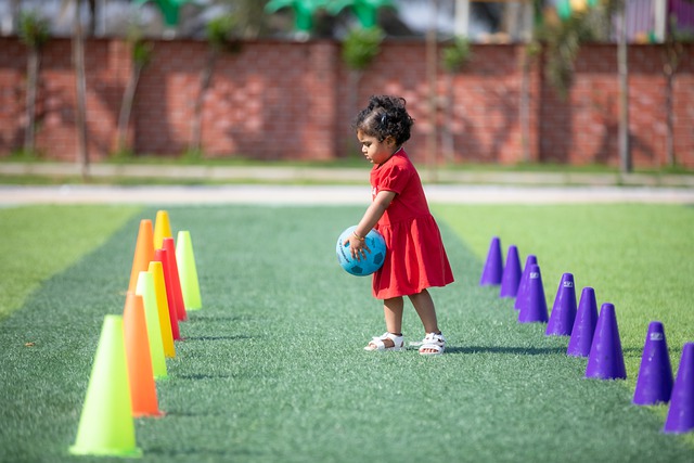 中超强队国安在亚冠被越南绝杀，国脚表现低迷，暴露中国足球实力与管理问题。